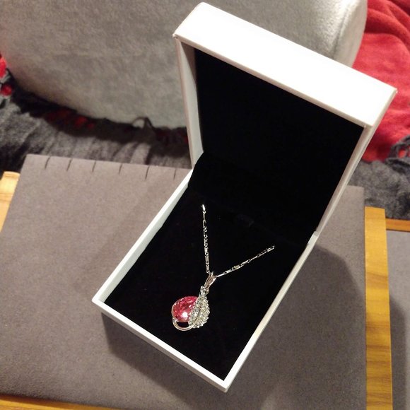 NEW Beautiful Silver Tone Leaf Gem Necklace - Picture 4 of 6